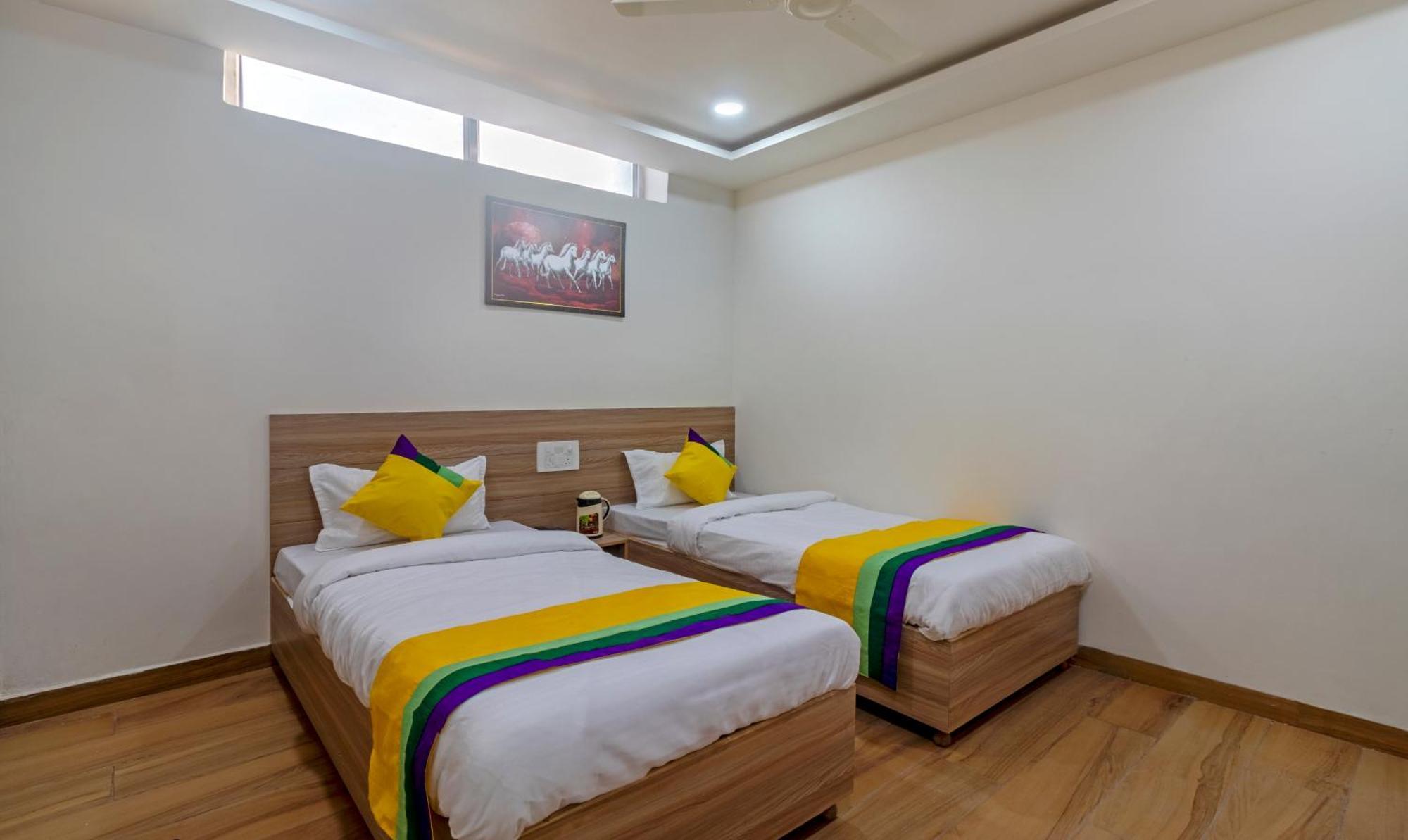 מטורה Itsy Hotels Krishna Residency, Govardhan Chauraha מראה חיצוני תמונה