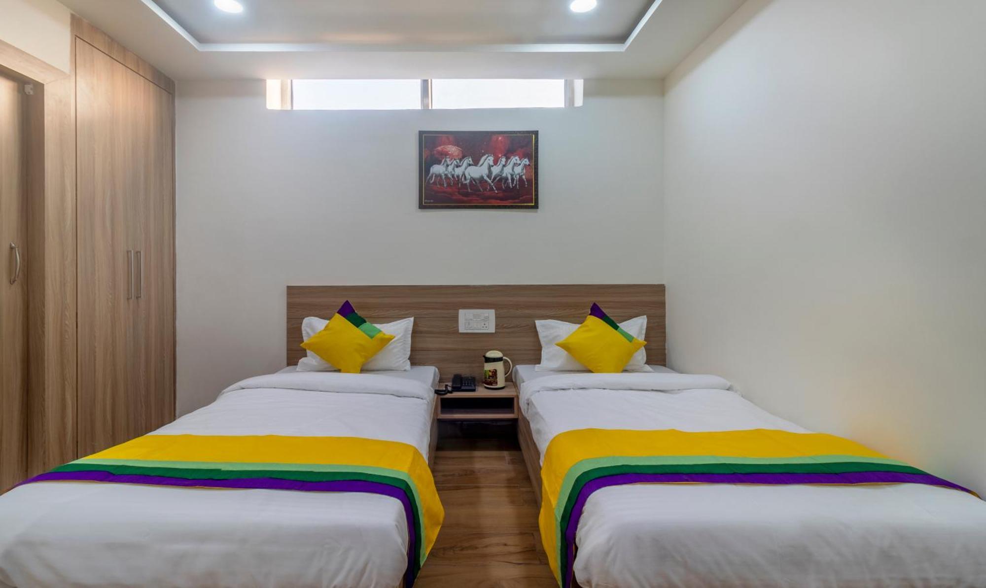 מטורה Itsy Hotels Krishna Residency, Govardhan Chauraha מראה חיצוני תמונה